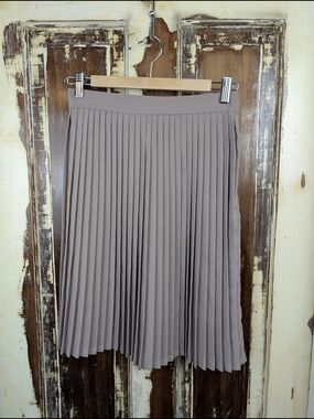 American Apparel Taupe Pleated Midi Skirt Small Made in USA Twee Minimalist Y2K